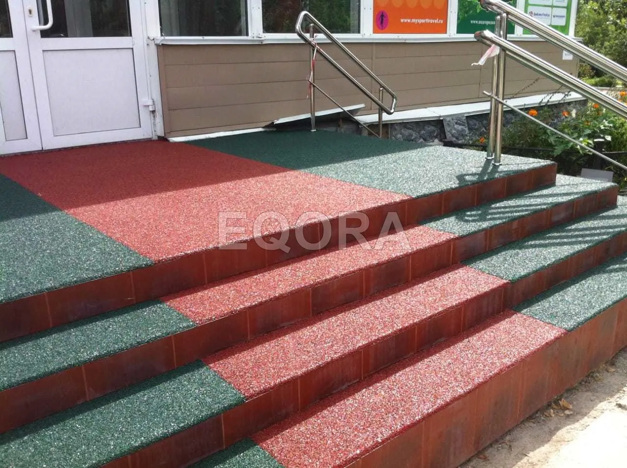 Резиновое покрытие на травмоопасные участки из резиновой крошки в Серпухове